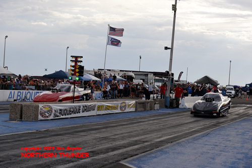 Darrin Hamby - 'ThunderHorse Racing' (near lane) vs 
Danny Smith - 'Snafu' (far lane)